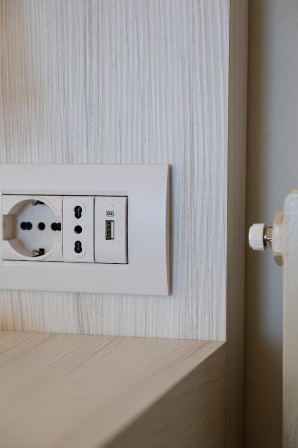 Hotel La Nuova Rotaia Gallarate Bagian luar foto