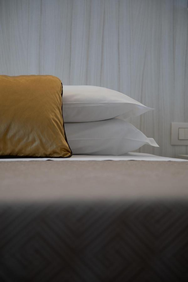 Hotel La Nuova Rotaia Gallarate Bagian luar foto