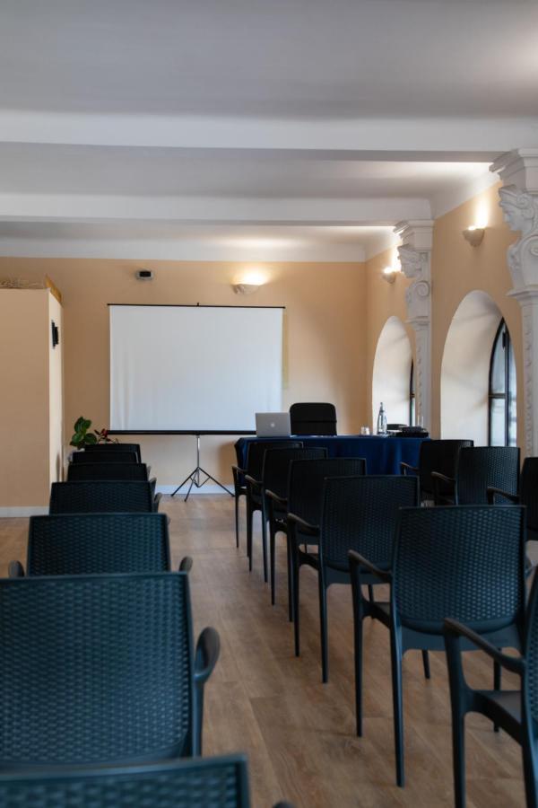 Hotel La Nuova Rotaia Gallarate Bagian luar foto