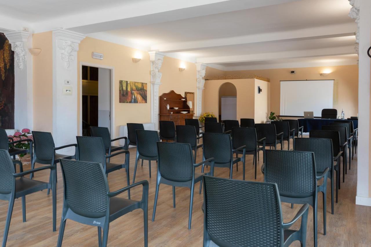 Hotel La Nuova Rotaia Gallarate Bagian luar foto