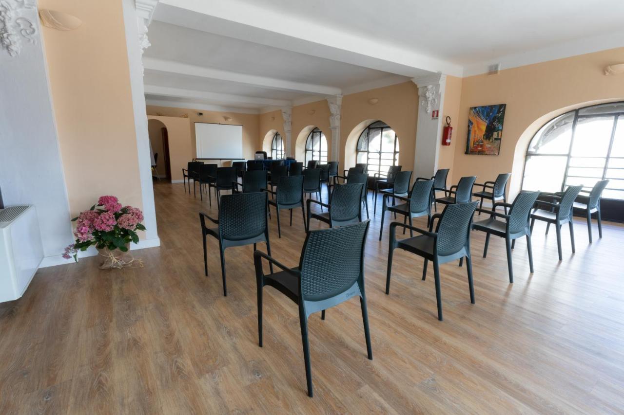 Hotel La Nuova Rotaia Gallarate Bagian luar foto