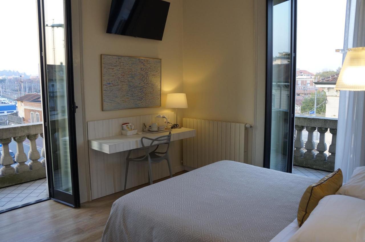 Hotel La Nuova Rotaia Gallarate Bagian luar foto