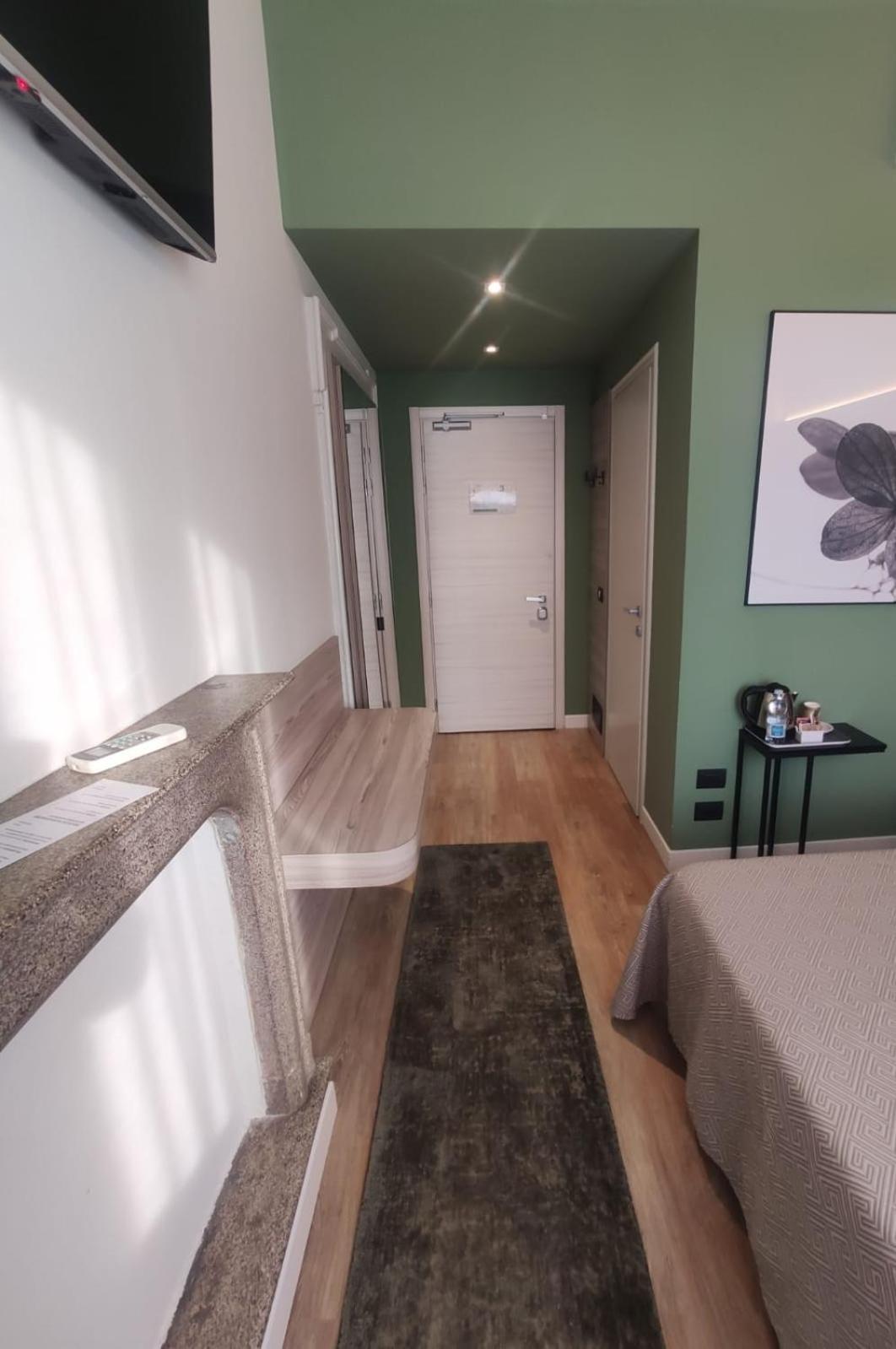 Hotel La Nuova Rotaia Gallarate Bagian luar foto
