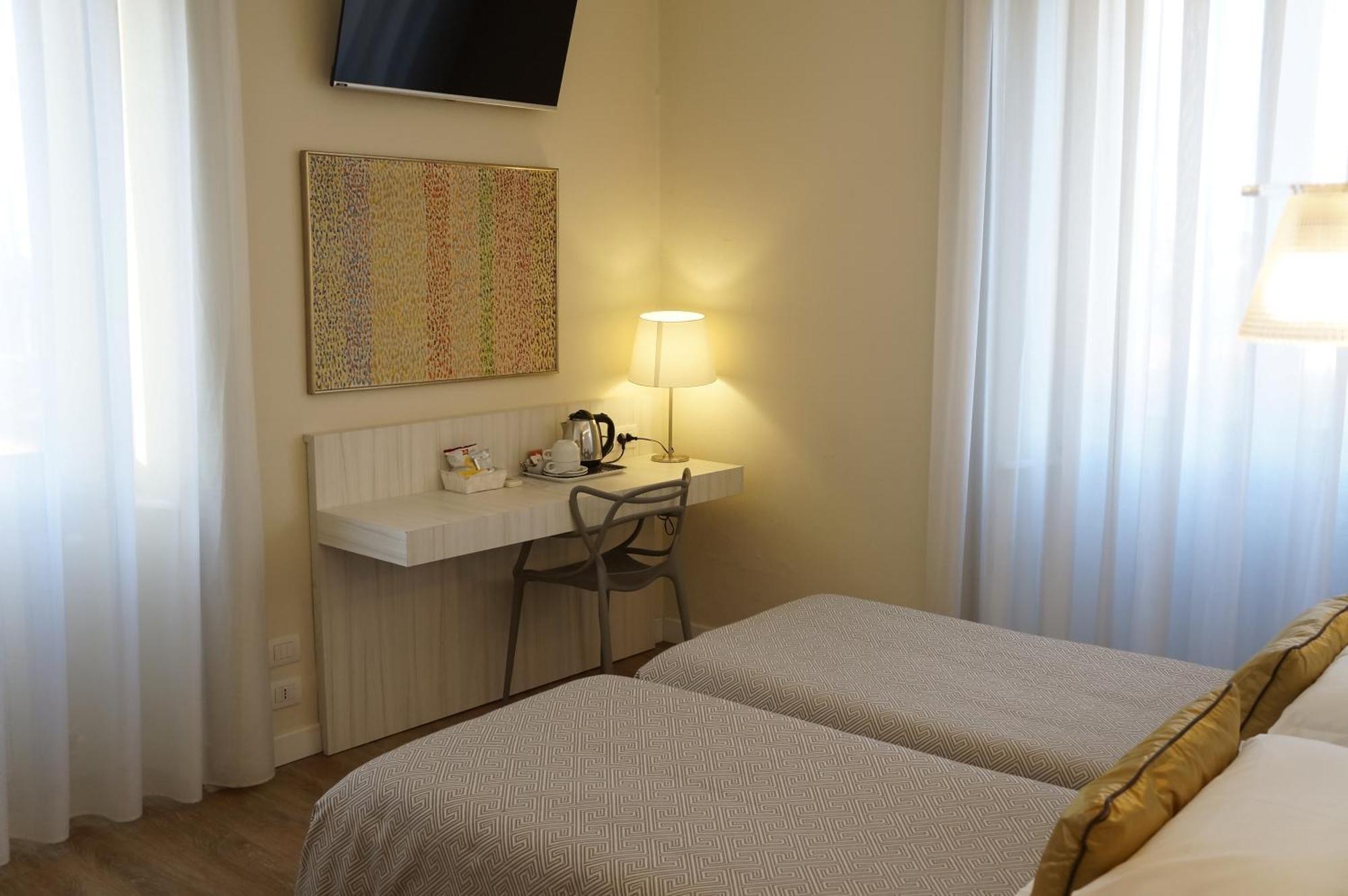Hotel La Nuova Rotaia Gallarate Bagian luar foto