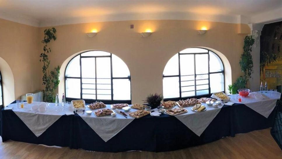 Hotel La Nuova Rotaia Gallarate Bagian luar foto