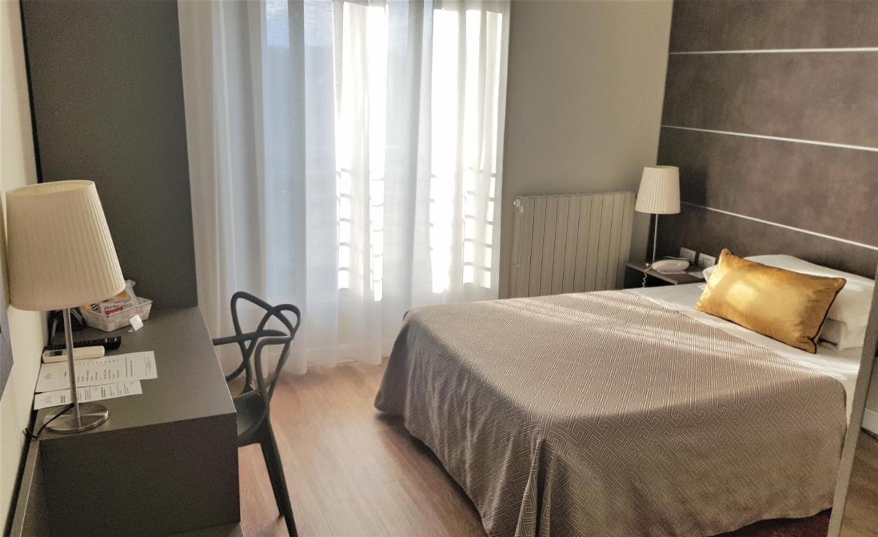 Hotel La Nuova Rotaia Gallarate Bagian luar foto