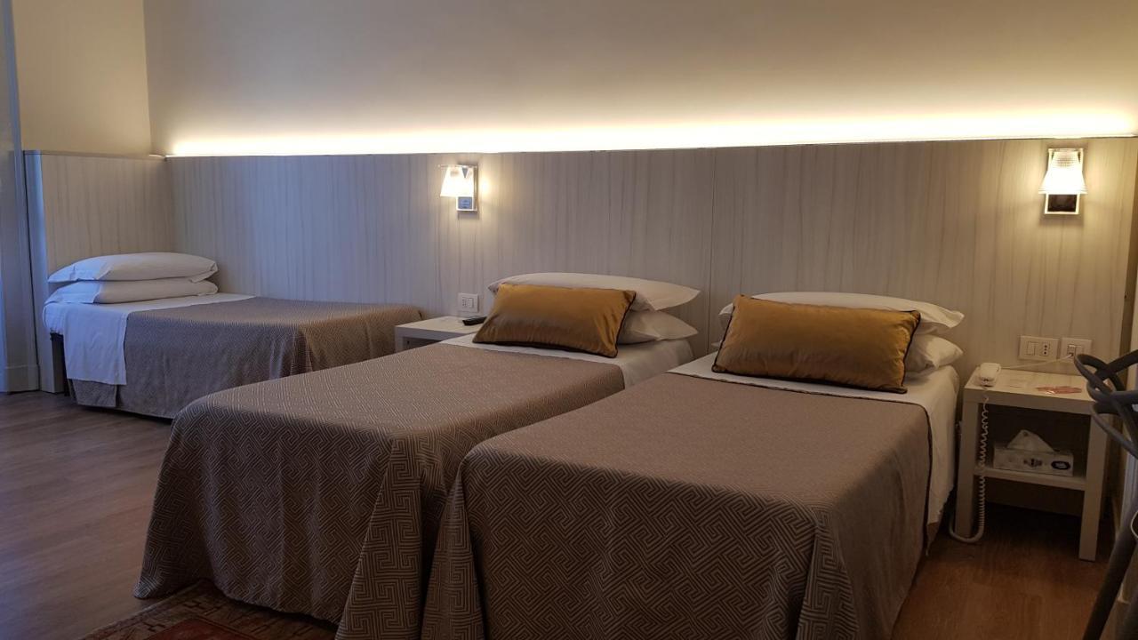 Hotel La Nuova Rotaia Gallarate Bagian luar foto